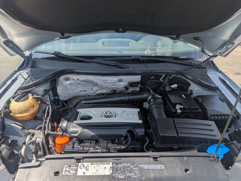 Used 2010 Volkswagen Tiguan S image 18