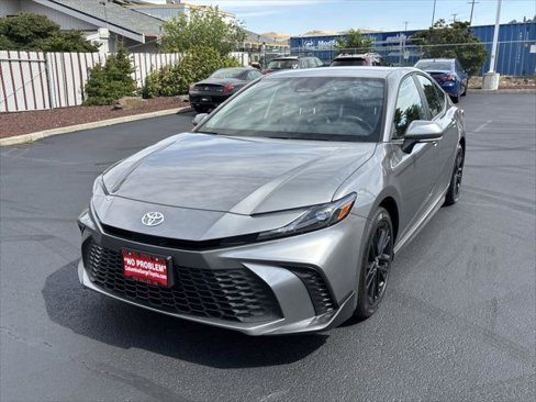 Certified 2025 Toyota Camry SE image 1