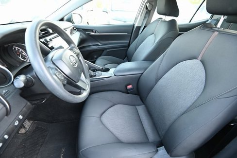 Used 2020 Toyota Camry LE image 7