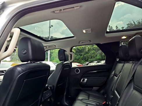 Used 2018 Land Rover Discovery SE image 51