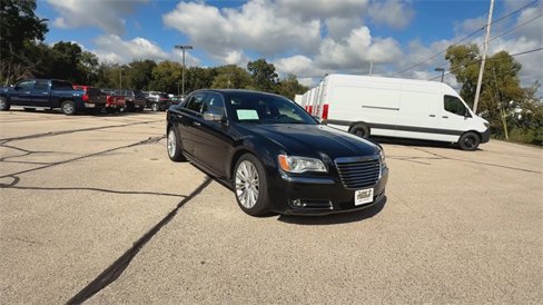 Used 2014 Chrysler 300 C image 2