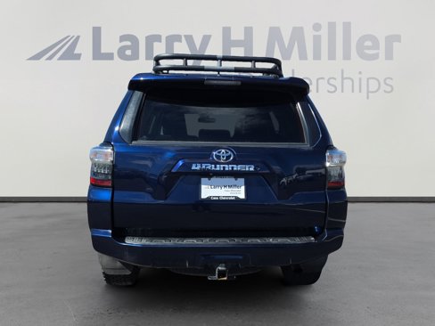 Used 2015 Toyota 4Runner SR5 image 4