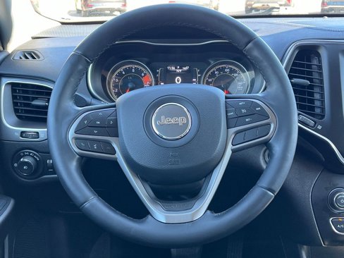 Used 2019 Jeep Cherokee Latitude Plus image 18