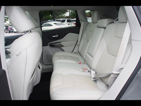 Used 2020 Jeep Cherokee Limited image 21