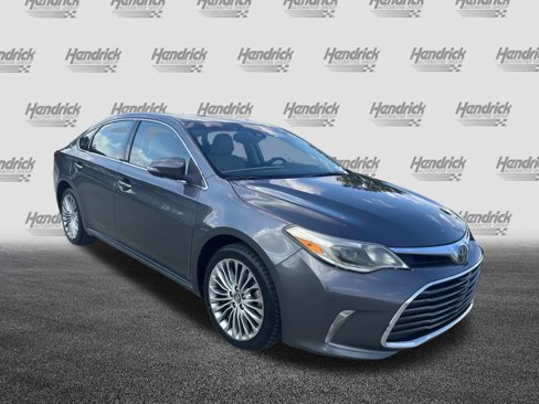 Used 2018 Toyota Avalon Limited image 2