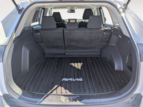 Used 2021 Toyota RAV4 LE image 27