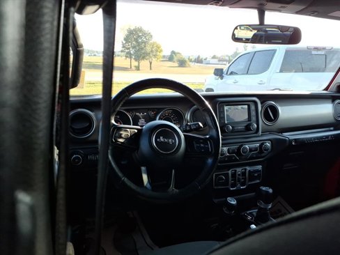 Used 2018 Jeep Wrangler Unlimited Sport S image 11