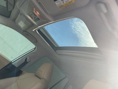 Used 2021 Toyota RAV4 XLE Premium image 18