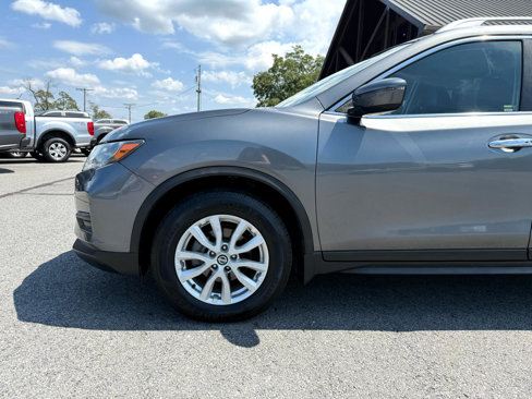 Used 2017 Nissan Rogue SV image 33
