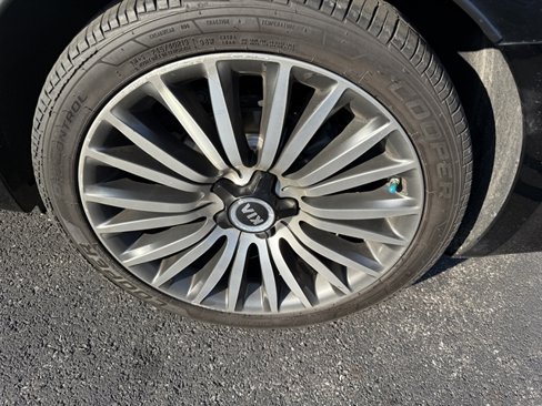 Used 2015 Kia Cadenza Premium w/ Technology Package image 12