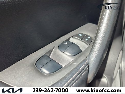 Used 2020 Nissan Rogue Sport S image 21