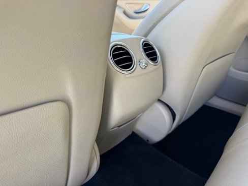 Used 2020 Mercedes-Benz GLC 300 4MATIC image 29