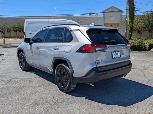 Used 2020 Toyota RAV4 LE image 8