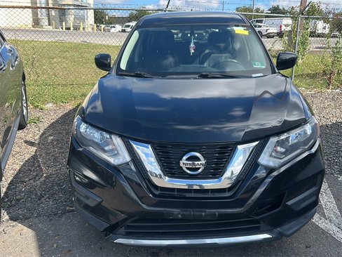 Used 2017 Nissan Rogue S image 2