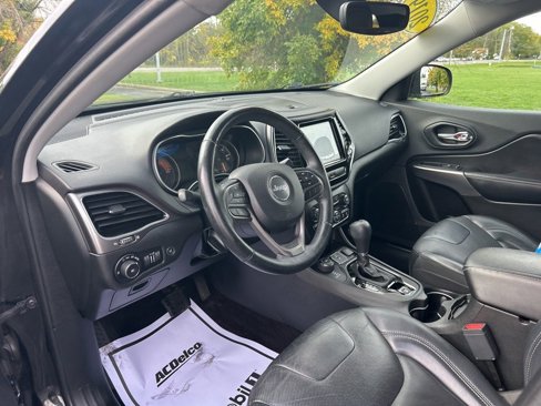 Used 2019 Jeep Cherokee Limited image 2