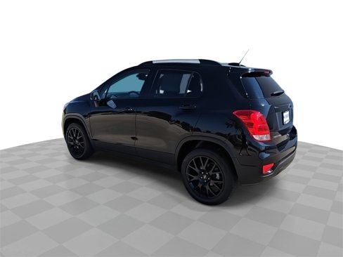 Certified 2022 Chevrolet Trax LT w/ Midnight Edition image 6