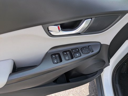 Used 2022 Hyundai Kona Limited image 13