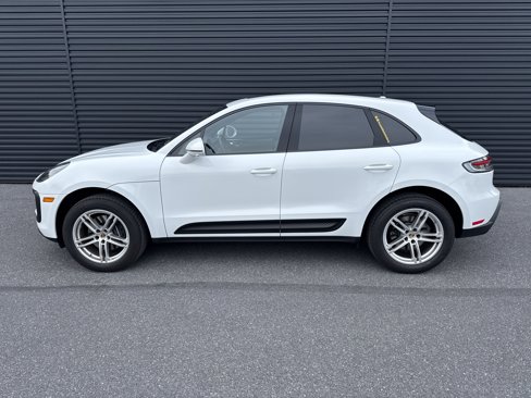 Certified 2025 Porsche Macan image 2