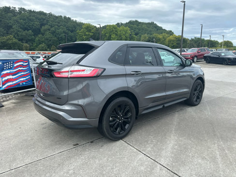 Used 2022 Ford Edge SE w/ Black Appearance Package image 6