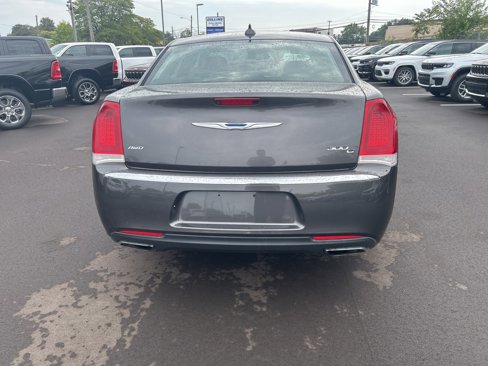 Used 2017 Chrysler 300 C image 6