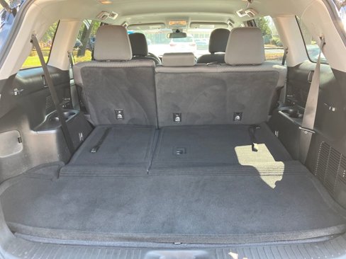 Used 2019 Toyota Highlander LE w/ Phone Cable & Charge Package image 29