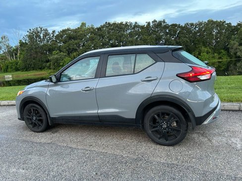 Used 2023 Nissan Kicks SV image 3