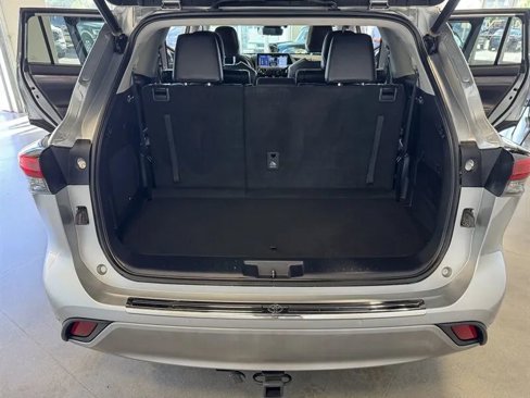 Used 2020 Toyota Highlander Platinum image 29