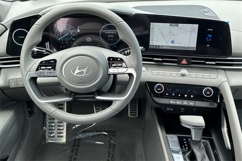 New 2025 Hyundai Elantra SEL image 11