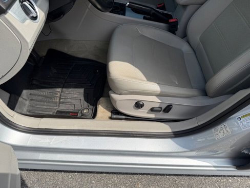 Used 2013 Volkswagen Passat TDI SE image 21