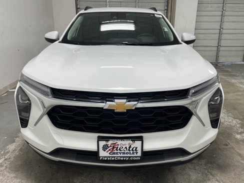 Used 2025 Chevrolet Trax LT w/ LT Convenience Package image 7