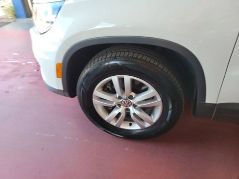 Used 2016 Volkswagen Tiguan S image 8