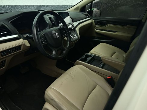 Used 2018 Honda Odyssey Touring image 2