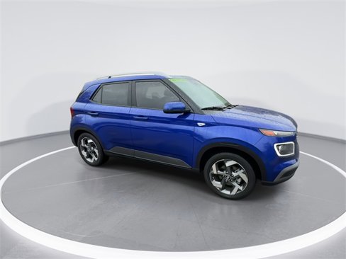 Used 2024 Hyundai Venue Limited image 2