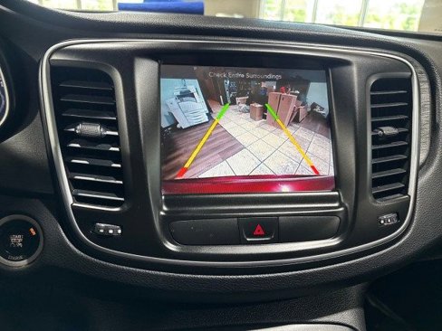 Used 2016 Chrysler 200 Limited image 13