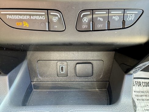 Used 2018 Ford Escape Titanium w/ Ford Safe & Smart Package image 32