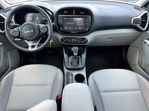 Used 2023 Kia Soul LX w/ LX Technology Package image 10