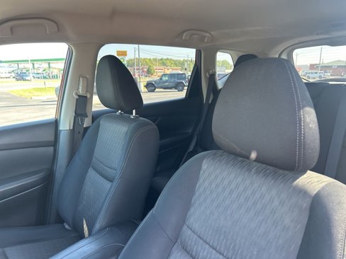 Used 2017 Nissan Rogue SV image 9