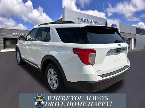 Used 2022 Ford Explorer XLT image 3