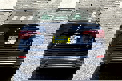 Certified 2024 Volkswagen Jetta SE w/ Panoramic Sunroof Package image 3