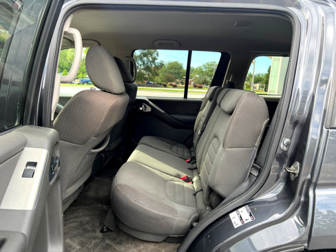 Used 2011 Nissan Pathfinder S w/ Protection Pkg image 31