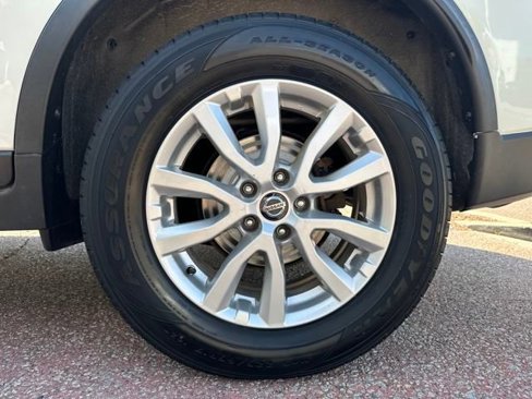 Used 2019 Nissan Rogue SV image 25
