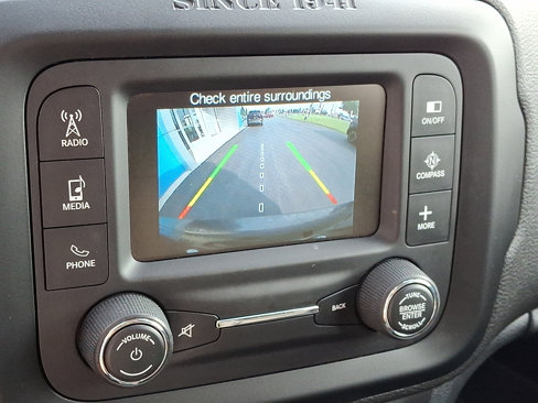 Used 2016 Jeep Renegade Latitude w/ Popular Equipment Group image 19