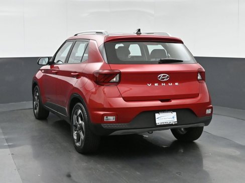 Used 2022 Hyundai Venue Limited w/ Cargo Package image 5