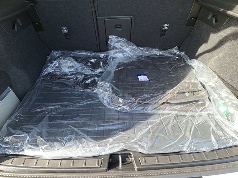 New 2025 Volvo XC40 B5 Core w/ Protection Package Premier image 8