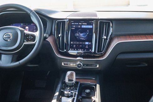 Used 2023 Volvo XC60 B5 Ultimate w/ Climate Package image 15