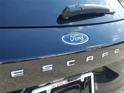 Used 2020 Ford Escape SE image 5