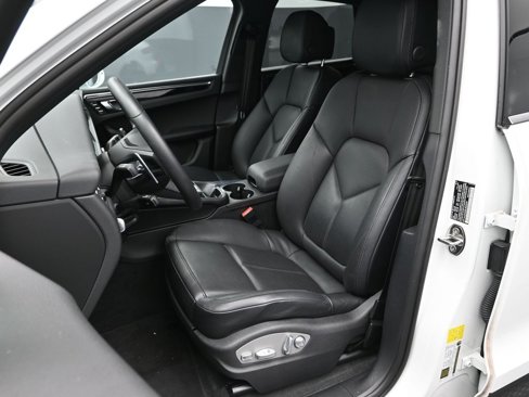 Used 2025 Porsche Macan image 5