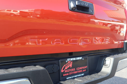 Used 2016 Toyota Tacoma TRD Off-Road image 30