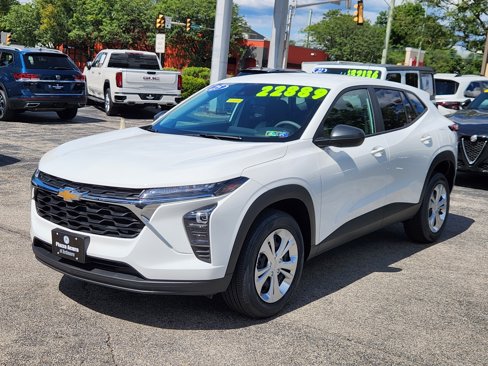 Used 2025 Chevrolet Trax LS image 2