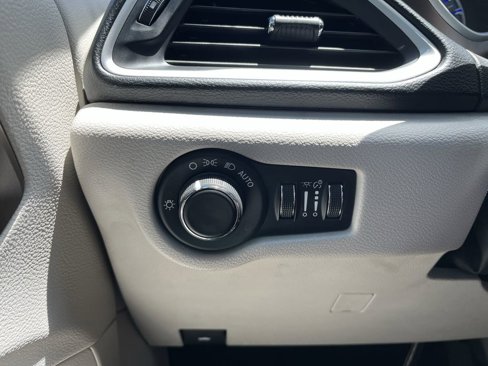 Used 2017 Chrysler Pacifica Touring image 21